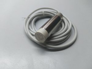 IS-18-C1-03 Inductivo 18mm SI18-CE8 PNP NO